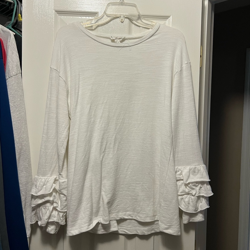 Women’s White Top. Size Small.